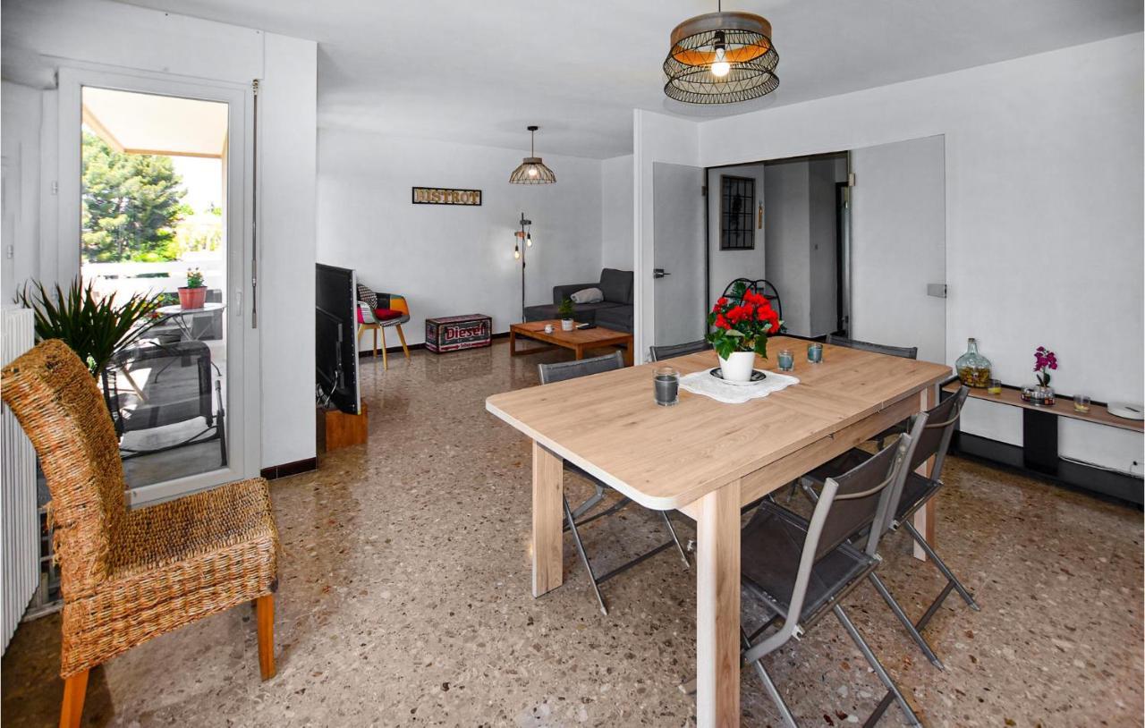 Amazing Apartment In Carpentras With Wifi And 2 Bedrooms Eksteriør bilde